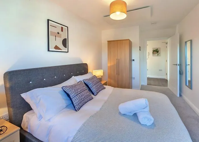 Modern 1 Bedroom Apartment In Ashford