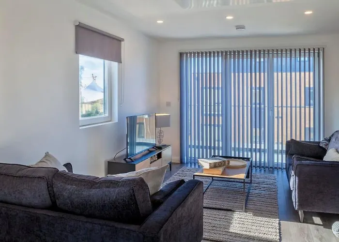Modern 1 Bedroom Apartment In Ashford