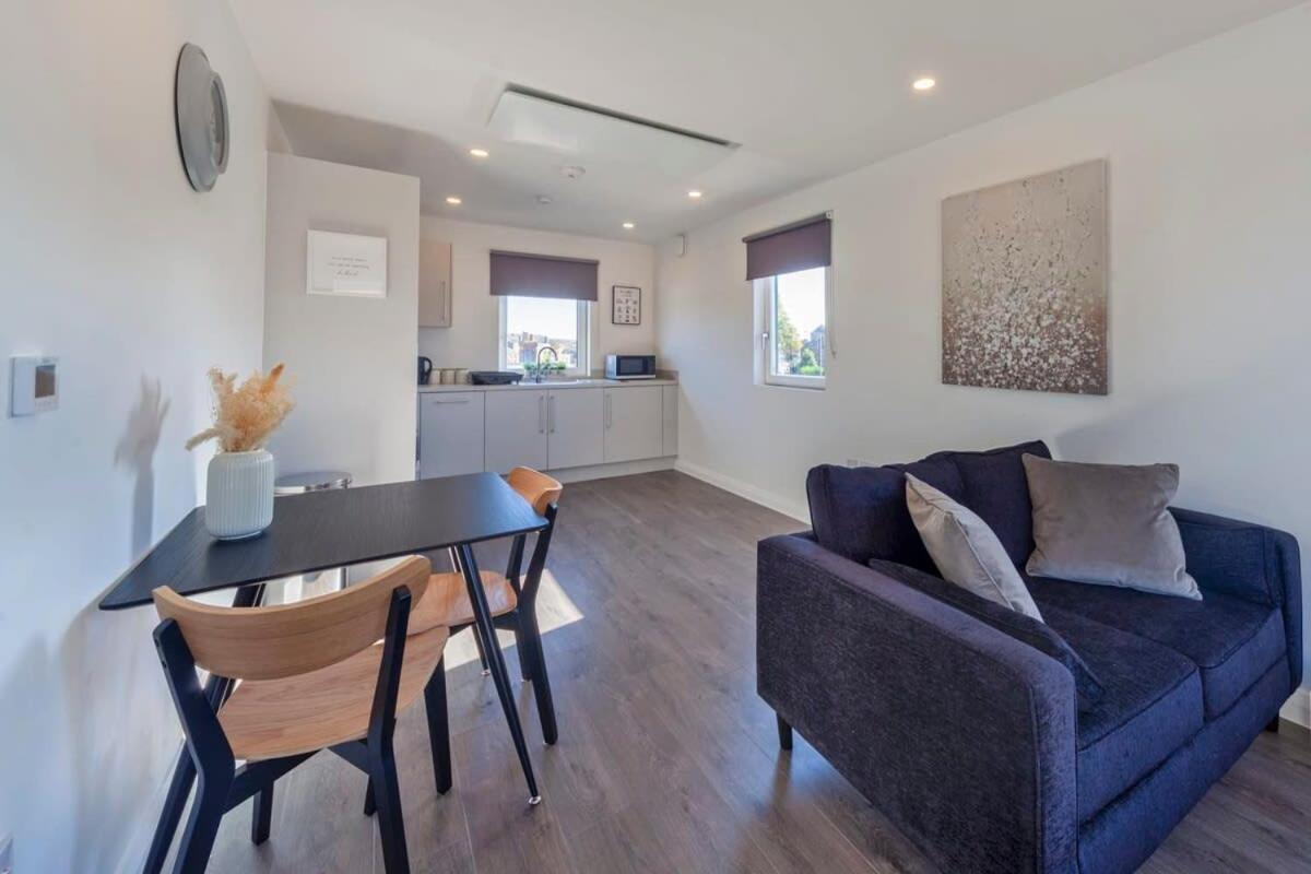 Modern 1 Bedroom In Ashford Apartment *