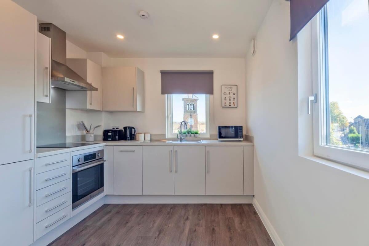 Modern 1 Bedroom In Ashford Apartment *